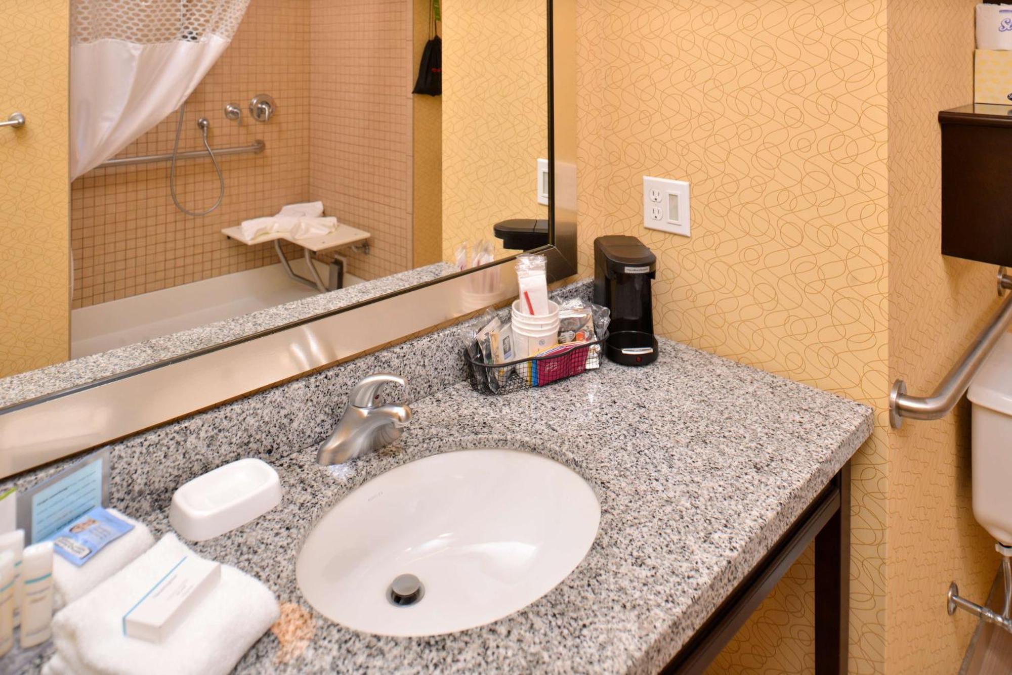 Hampton Iowa City/university Area Hotel 3*